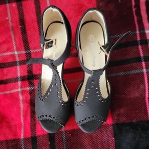 Black heels size 7
